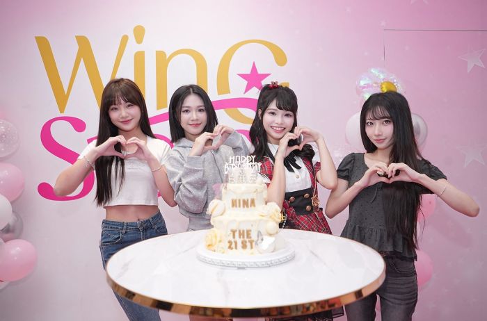 Wing Stars五月生日會登場！團員家人驚喜現身惹哭Nina 筱雯化身大「筱」姐全場笑聲不斷